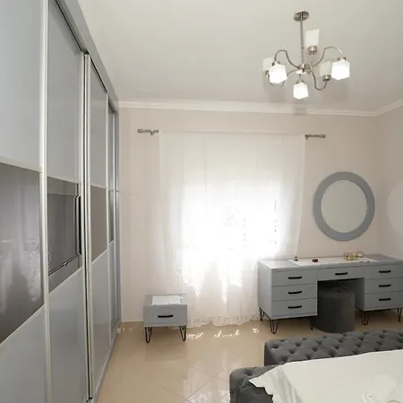 Banushi شقة Gjirokastër